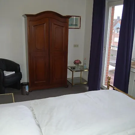 Gastehaus Holzheim * Нойс