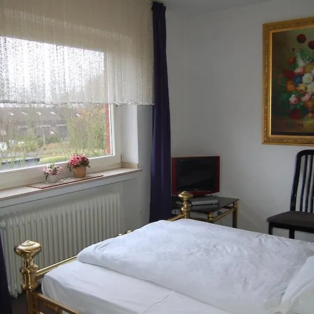 Gastehaus Holzheim Гостевой дом *