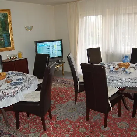Gastehaus Holzheim Нойс